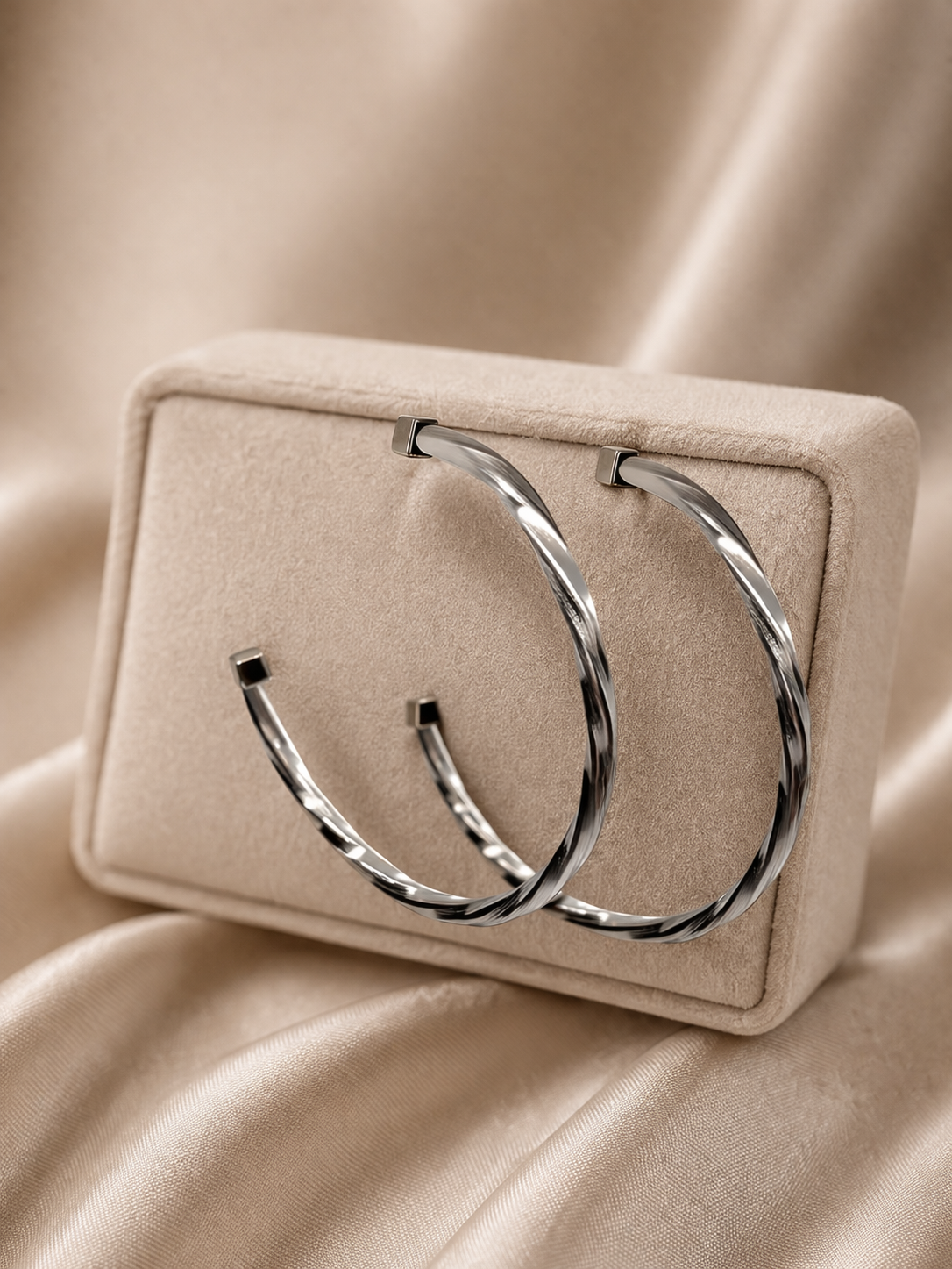 Brinco argola torcida M folheado a prata