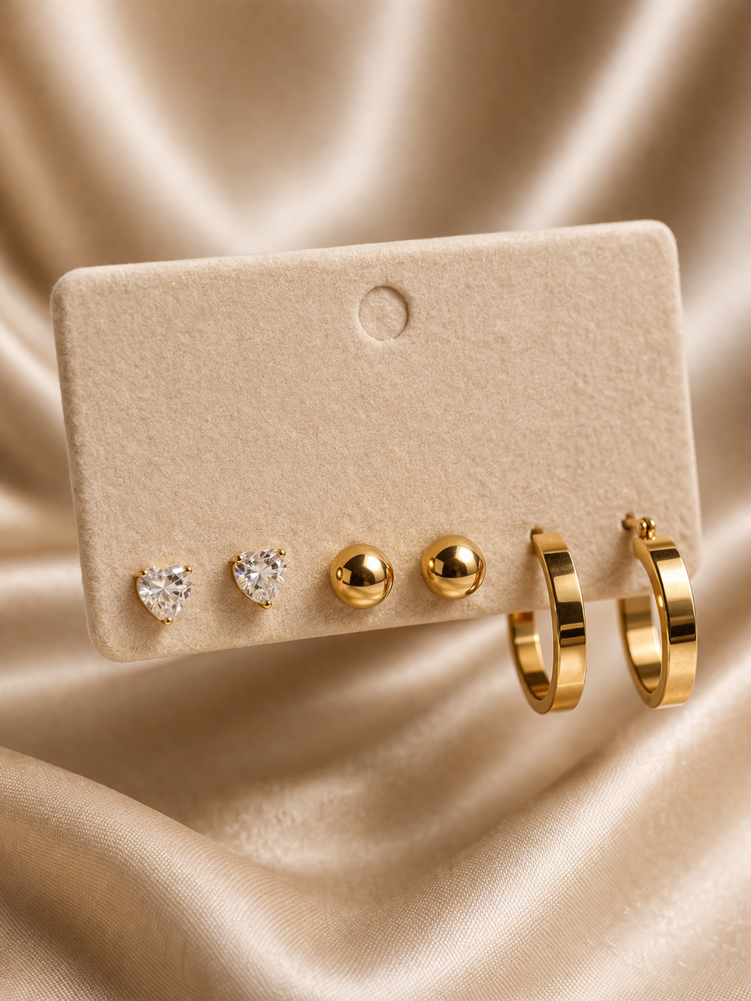 Trio de brincos coração, esfera e argola folheado a ouro